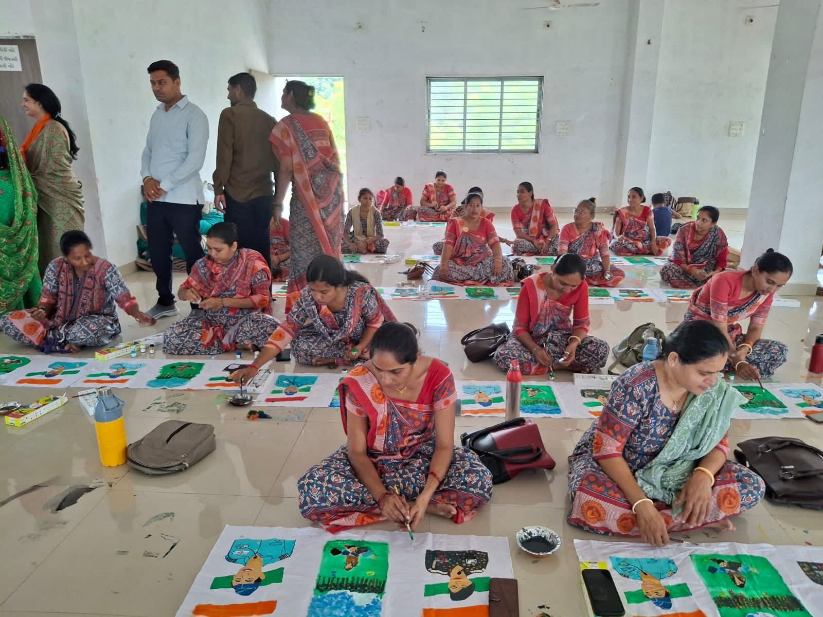Painting training and fabric art in Sanand